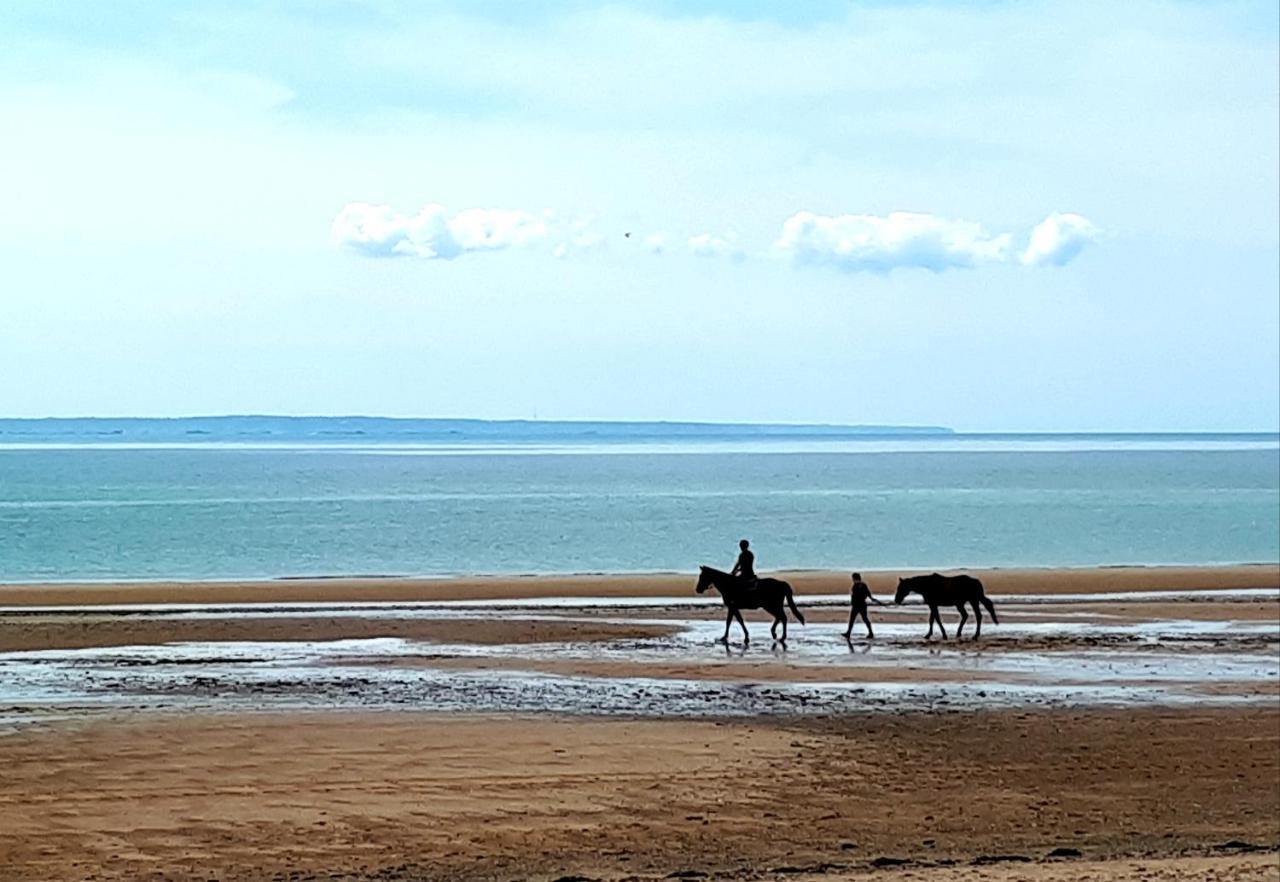 L' Anpeg, Gite Dans Le Cotentin Jusqu'A 8 Personnes Besneville Bagian luar foto